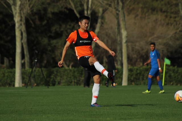 低迷!赵睿7投1中得到3分1助攻2失误 正负值-24